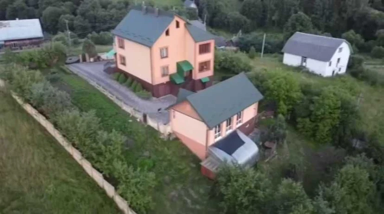 Продаж просторого будинку у м.Турка