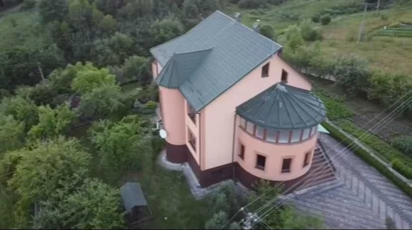 Продаж просторого будинку у м.Турка