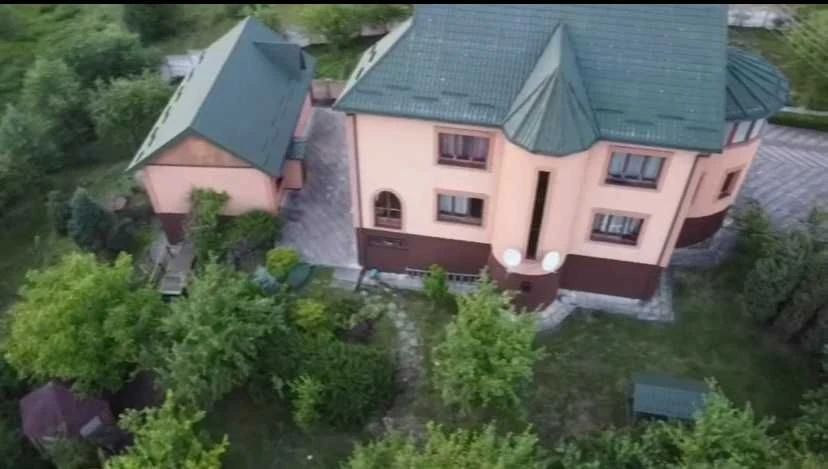 Продаж просторого будинку у м.Турка