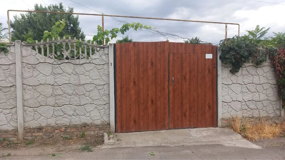 Продається будинок у центрі міста