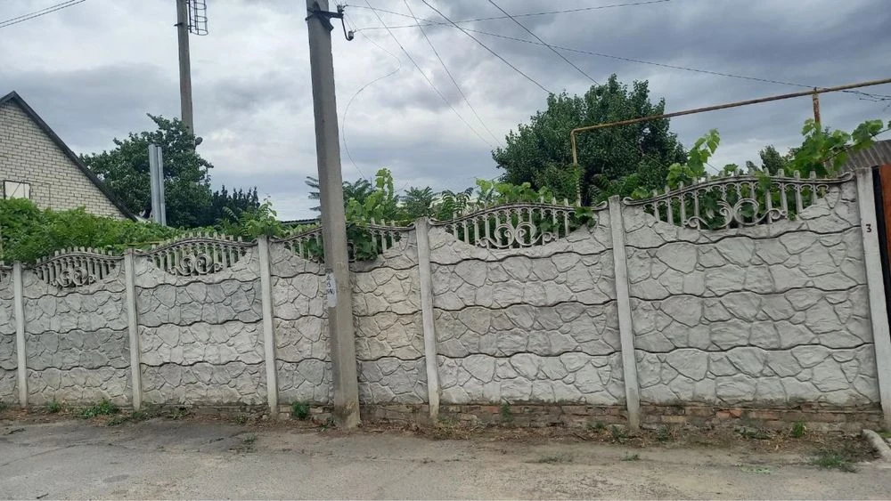 Продається будинок у центрі міста