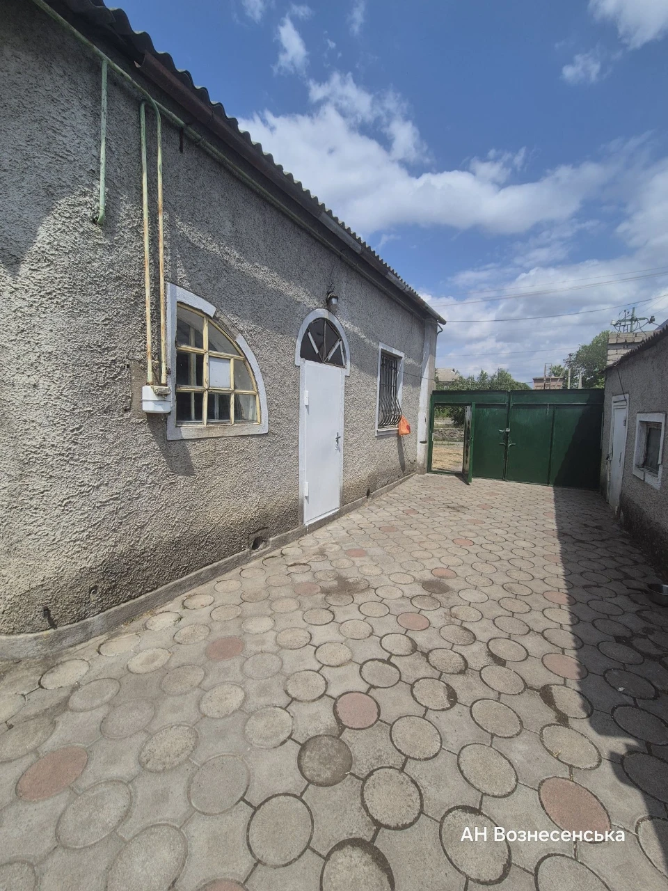 Будинок біля автовокзалу