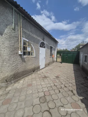 Будинок біля автовокзалу