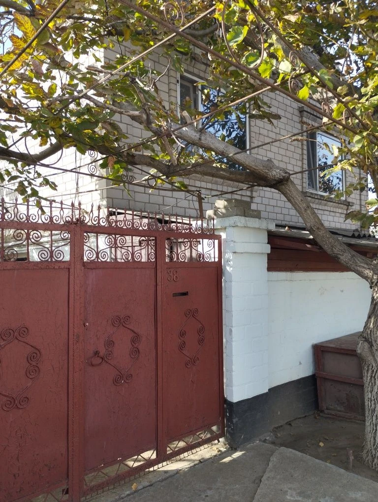 Продам 2-х этажный дом