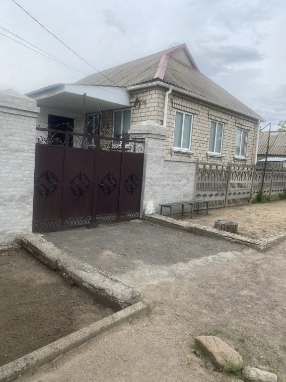 Продаеться  полуторо-этажный дом