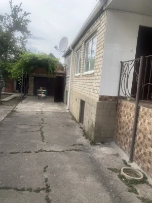 Продаеться  полуторо-этажный дом