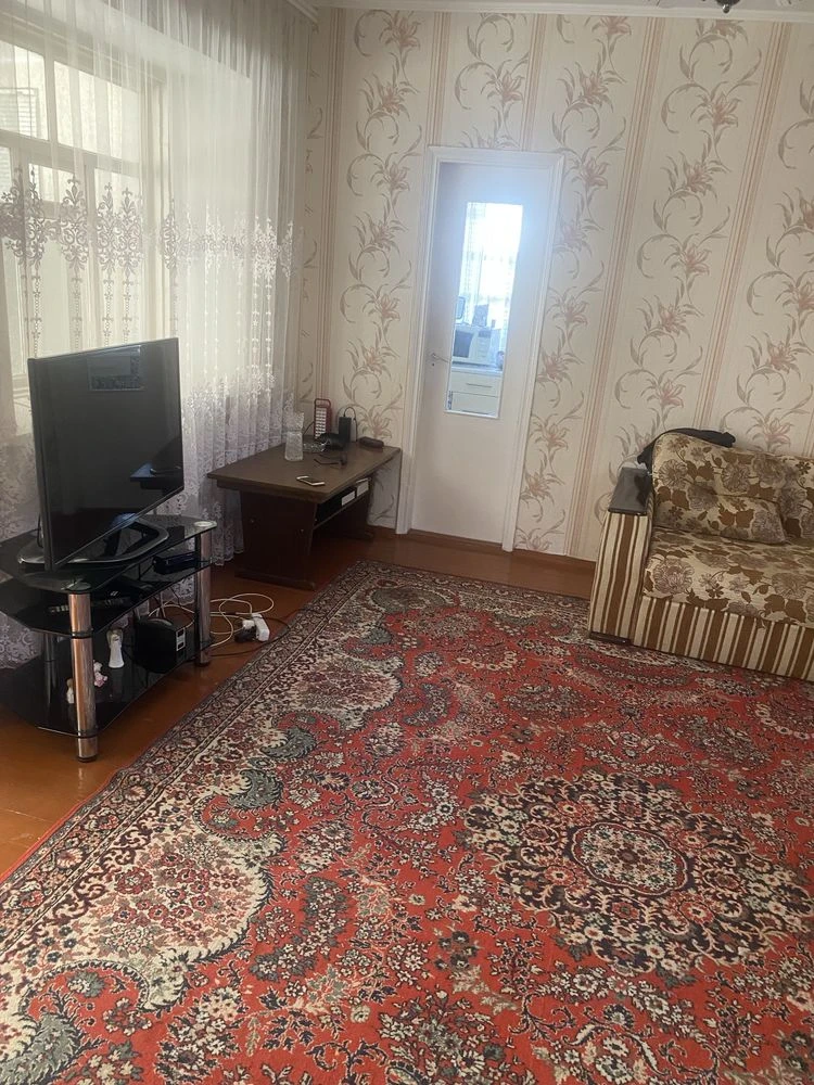 Продаеться  полуторо-этажный дом