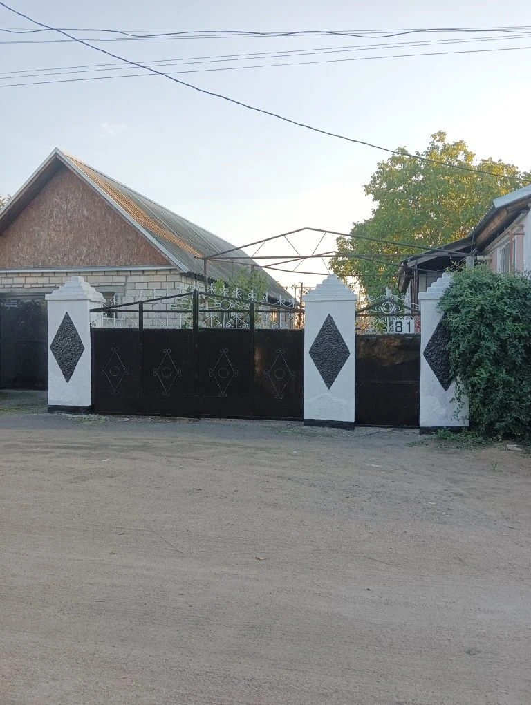 Продам будинок .