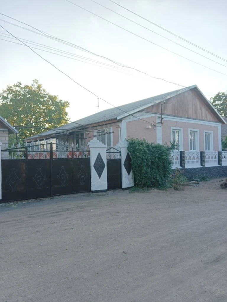 Продам будинок .