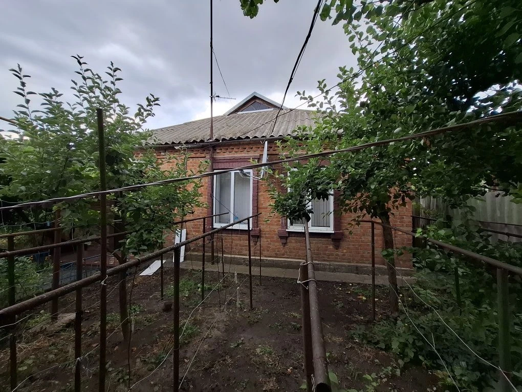 БУДИНОК в районі "Дроздовка" біля річки