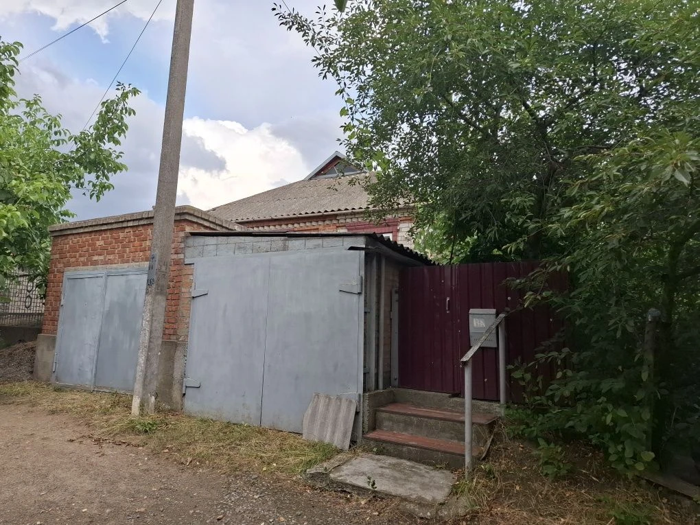 БУДИНОК в районі "Дроздовка" біля річки