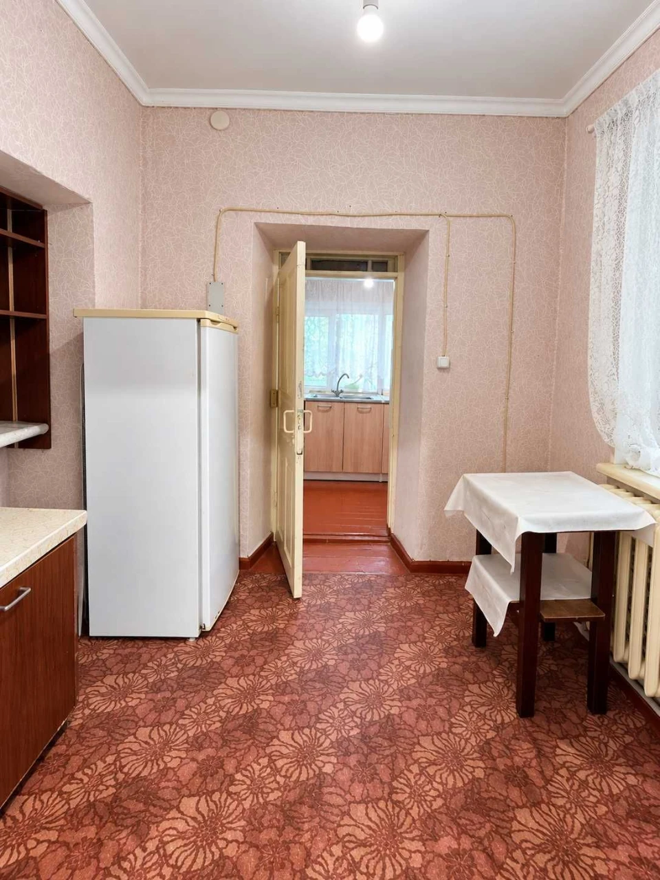 Продаж будинку з житловою літньою кухнею та гаражем на 2 авт