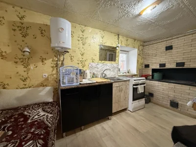 Продам маленький будинрк з великою територією