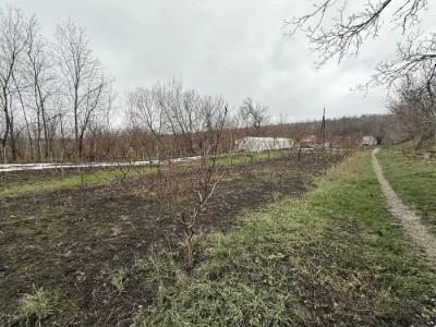 Продам маленький будинрк з великою територією
