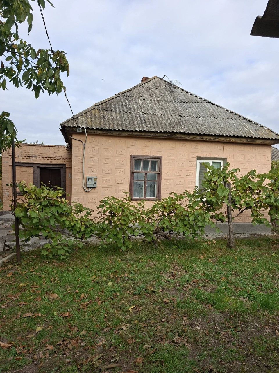 Продам будинок поруч з центральним ринком,без газу.Торг прис