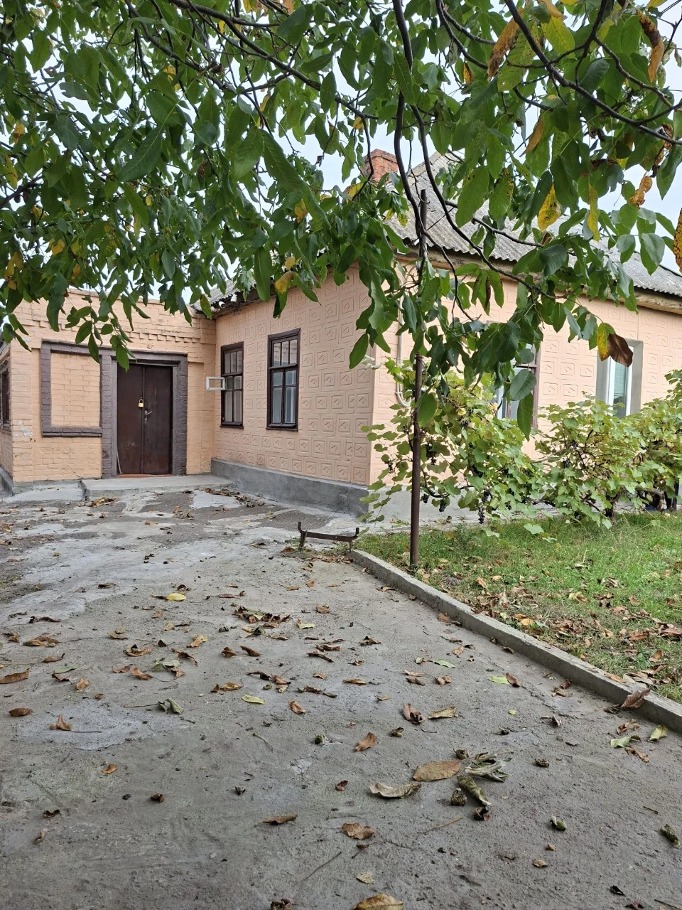 Продам будинок поруч з центральним ринком,без газу.Торг прис