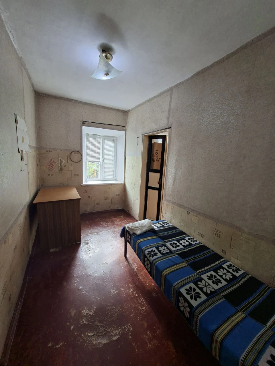 Продам будинок поруч з центральним ринком,без газу.Торг прис