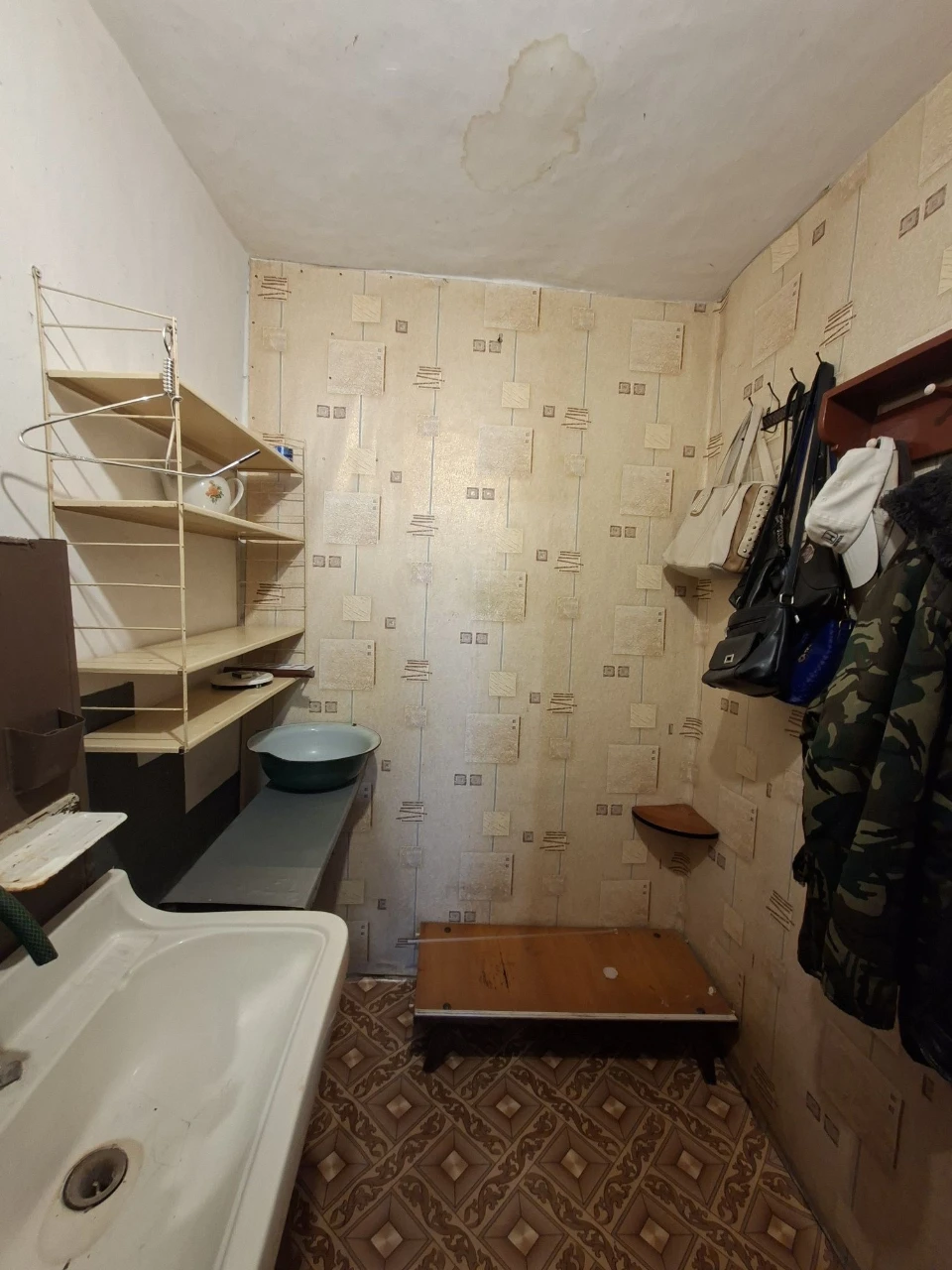 Продам будинок поруч з центральним ринком,без газу.Торг прис