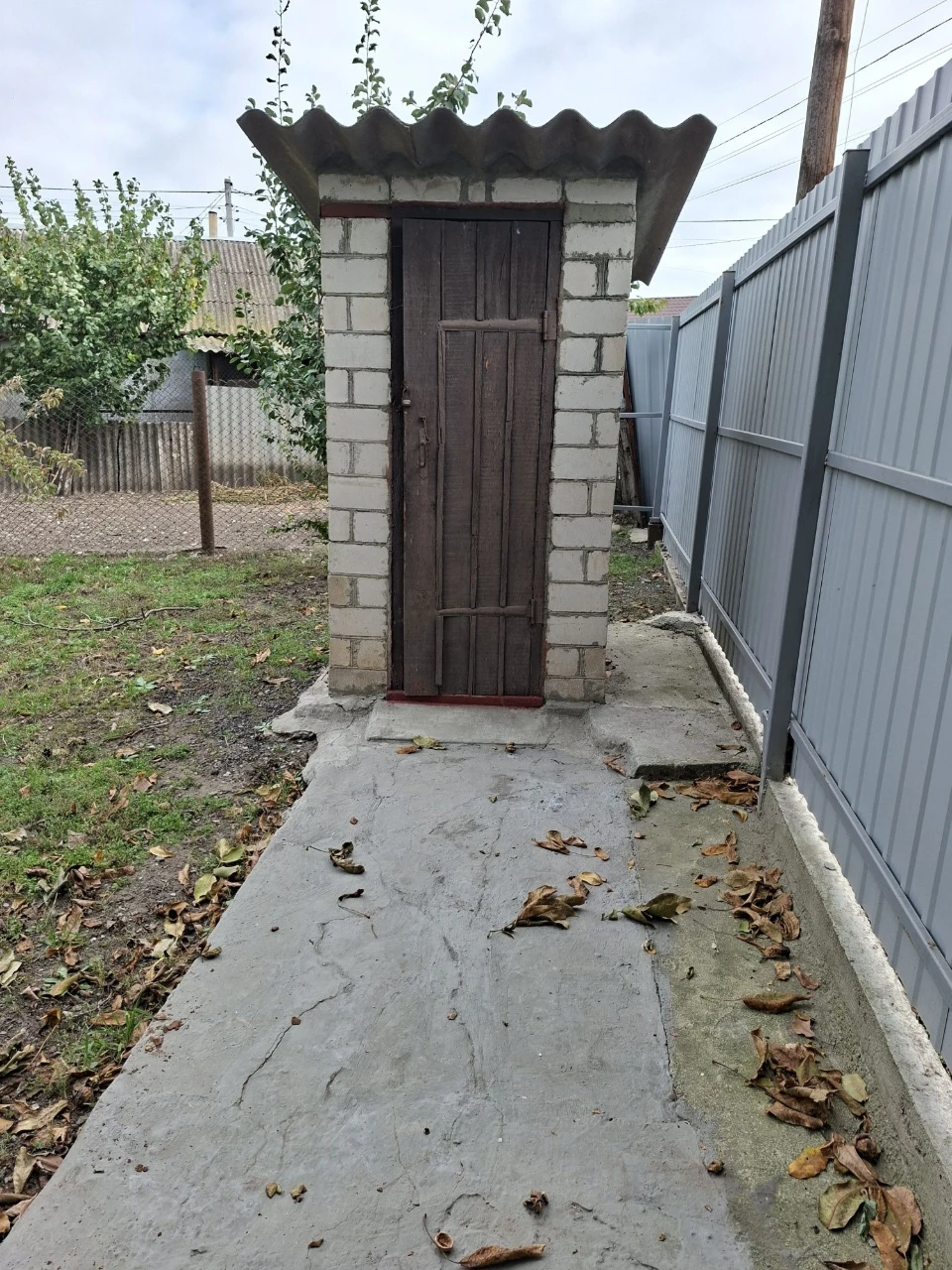 Продам будинок поруч з центральним ринком,без газу.Торг прис