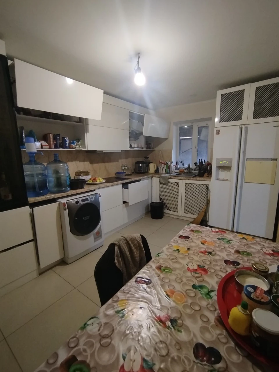 Продам ВЕЛИКИЙ новий маєток з виходом до річки