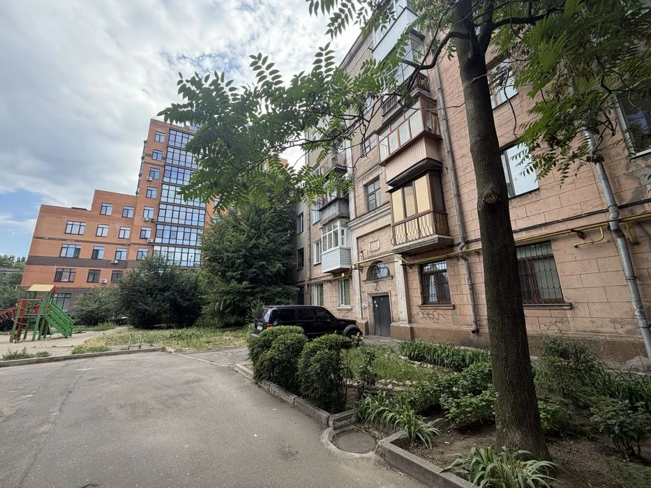 1 комнатная квартира Соцгород,Металлургов 8,сталинка в аренду