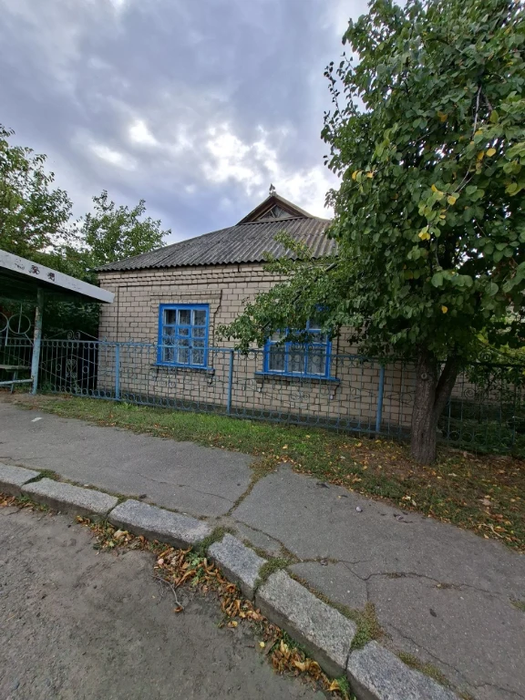 Продам будинок в районі 4 школи.Центральна вулиця міста - Ле