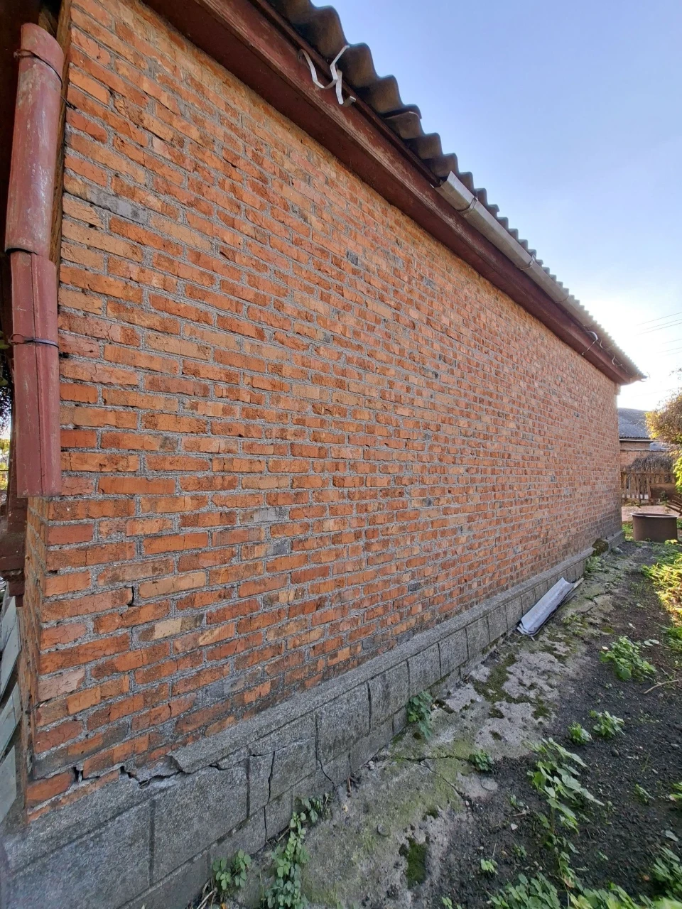 Продам будинок в районі 4 школи.Під ремонт.