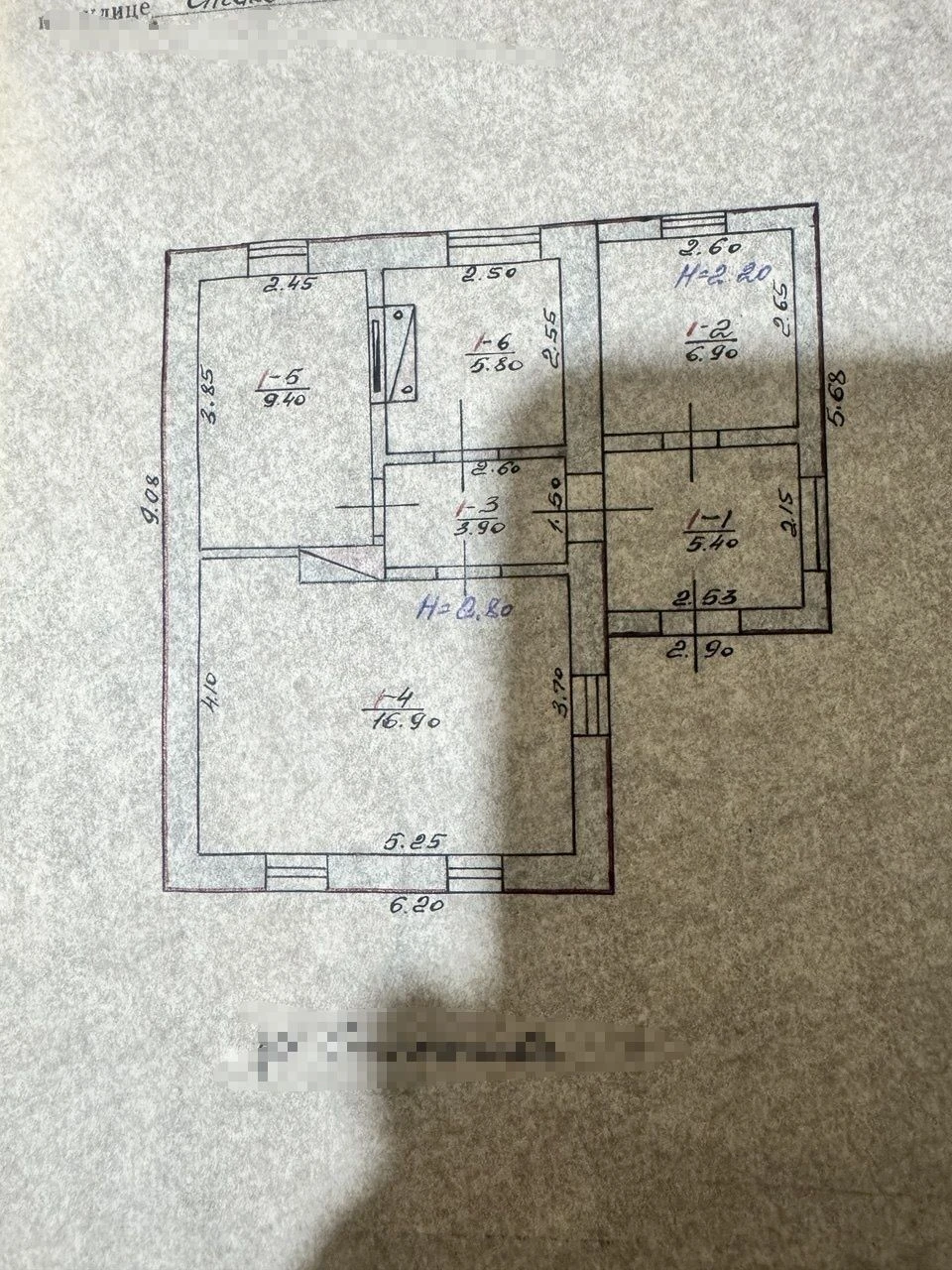 Продам будинок в районі 4 школи.Під ремонт.