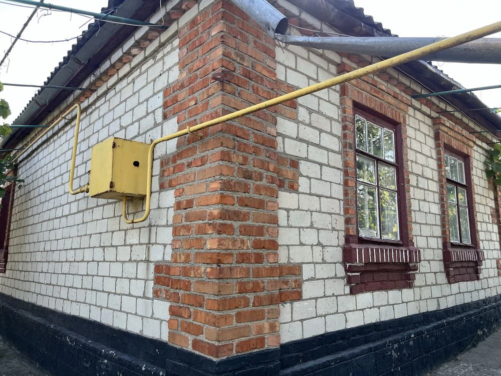 Будинок на скалі біля м-ну Покупайка