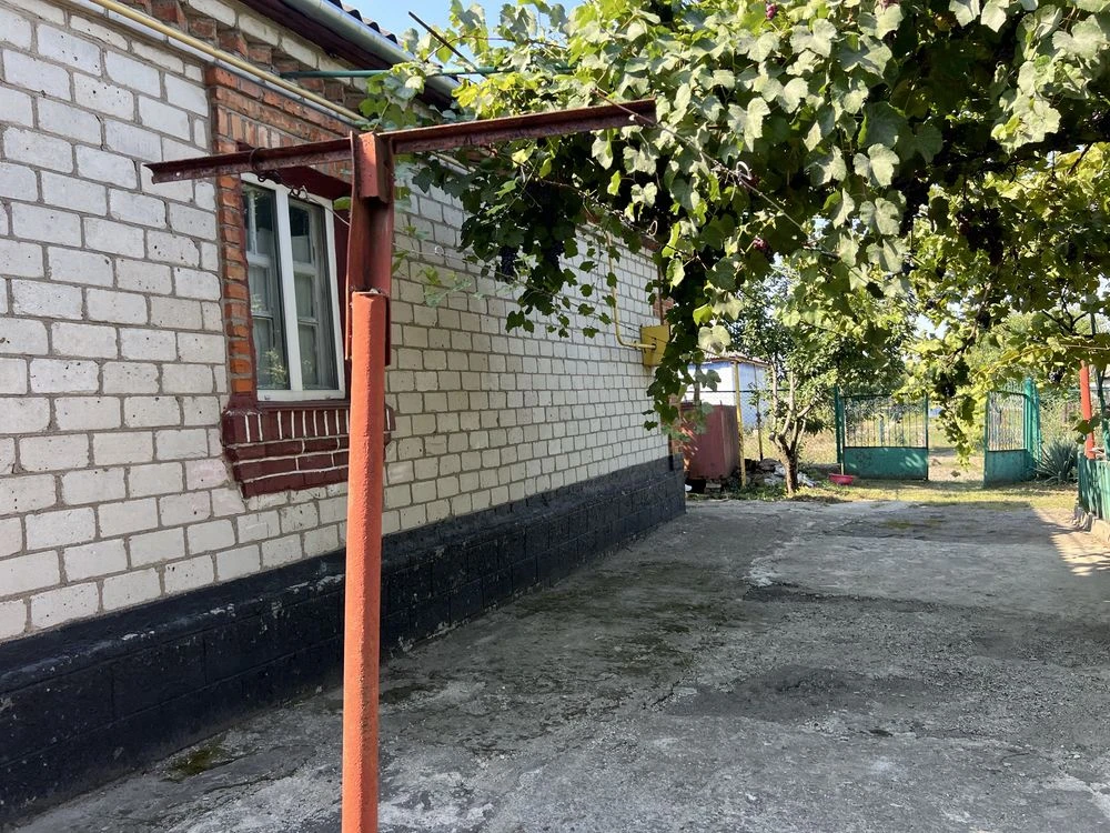 Будинок на скалі біля м-ну Покупайка