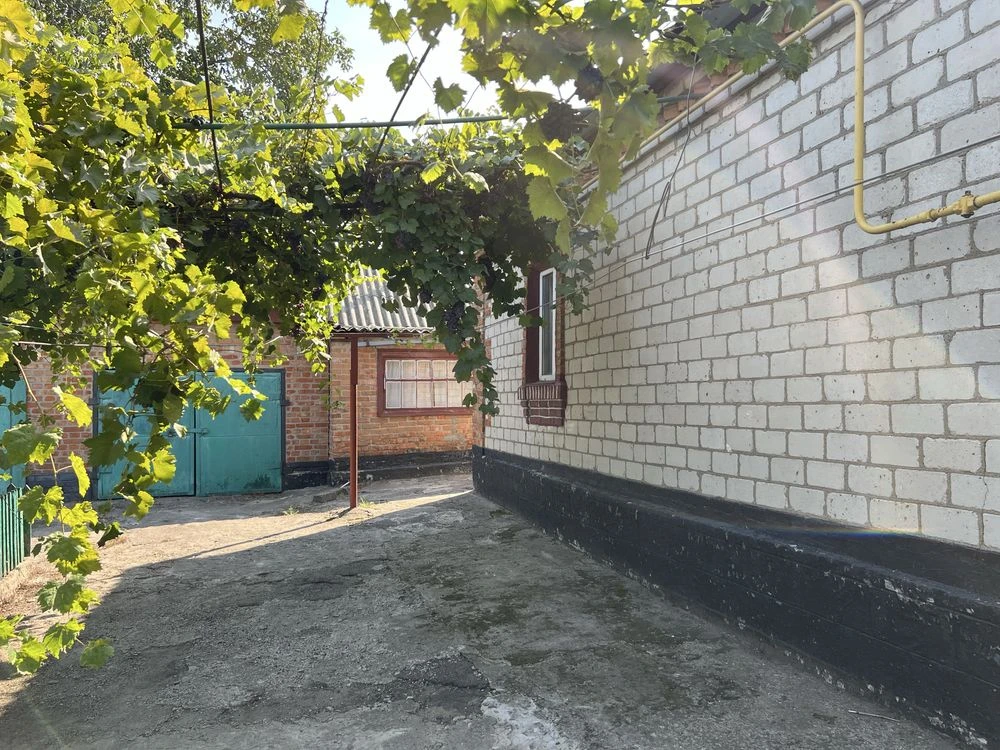 Будинок на скалі біля м-ну Покупайка