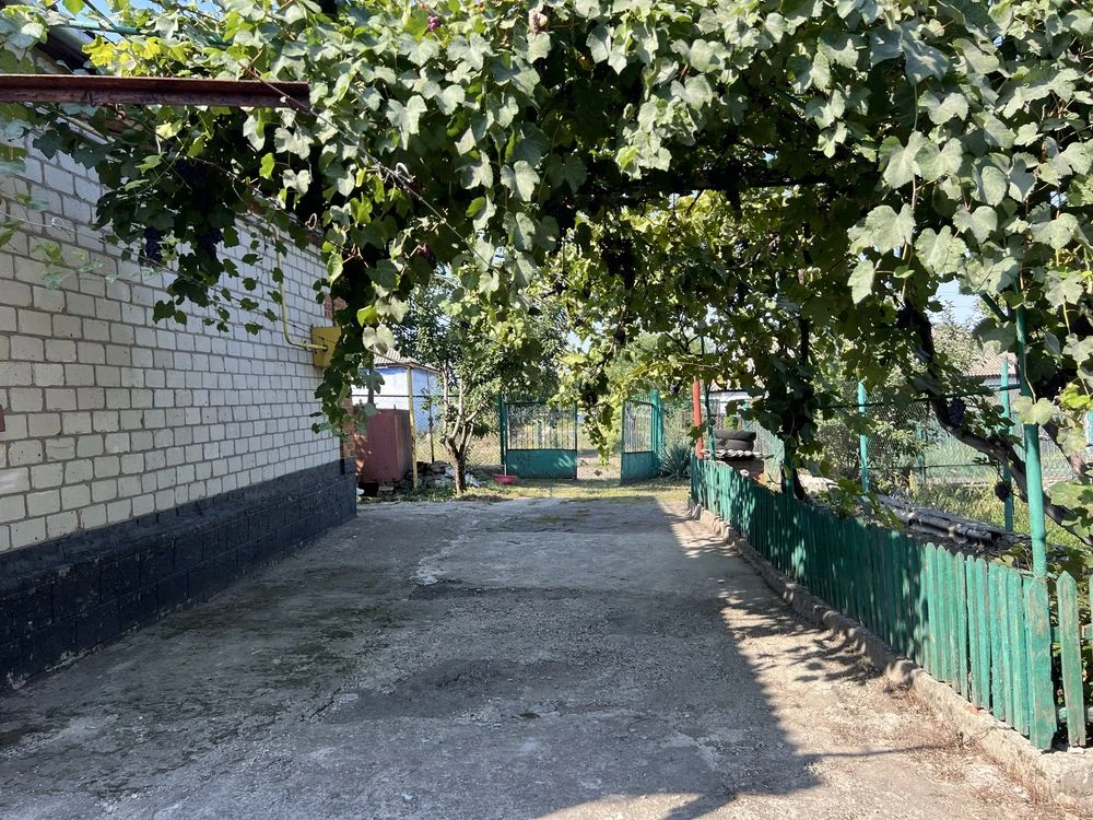 Будинок на скалі біля м-ну Покупайка