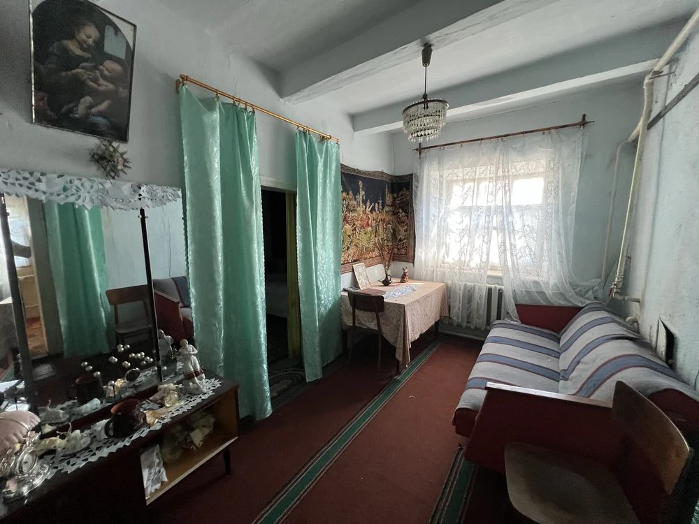 Будинок на скалі біля м-ну Покупайка