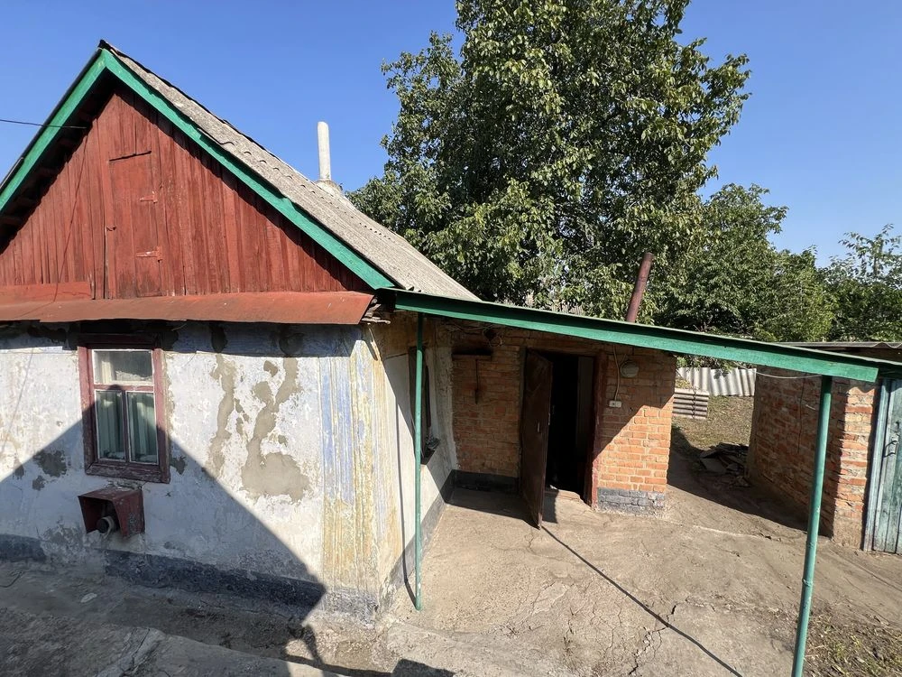 Будинок на скалі біля м-ну Покупайка