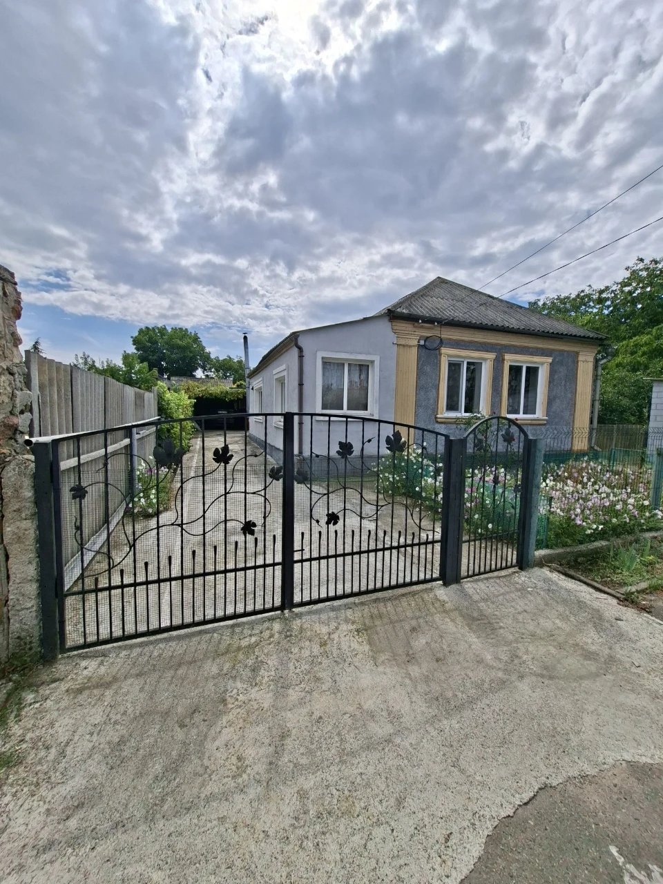 Продам будинок в районі вул.Одеської,коледжу.