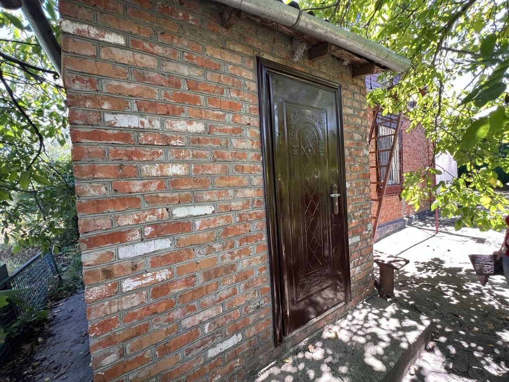 Будинок на скалі 25 сотих землі