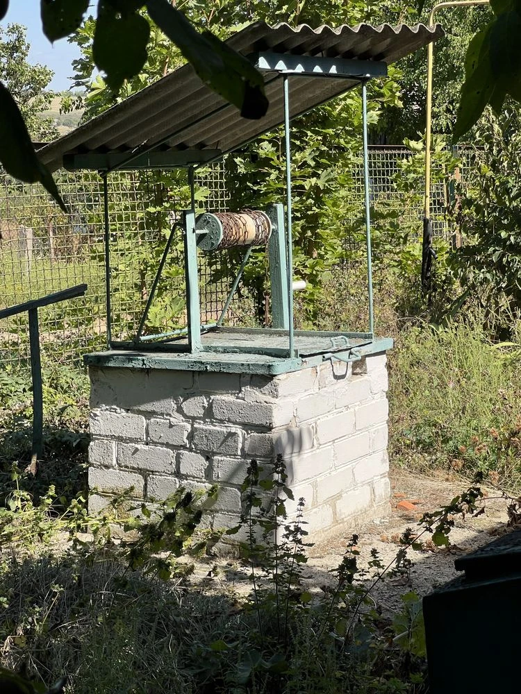 Будинок на скалі 25 сотих землі