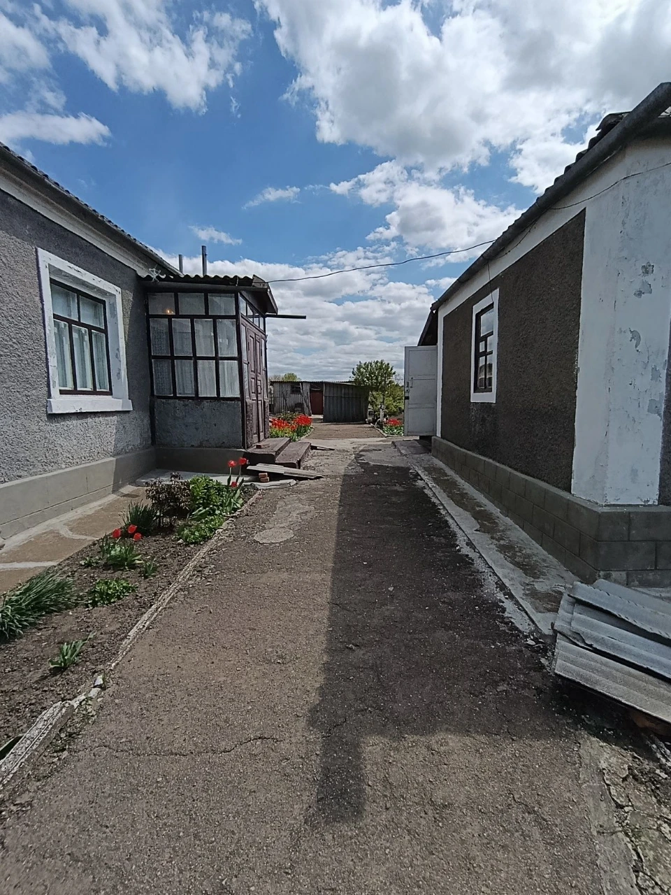 Продається будинок за межами міста