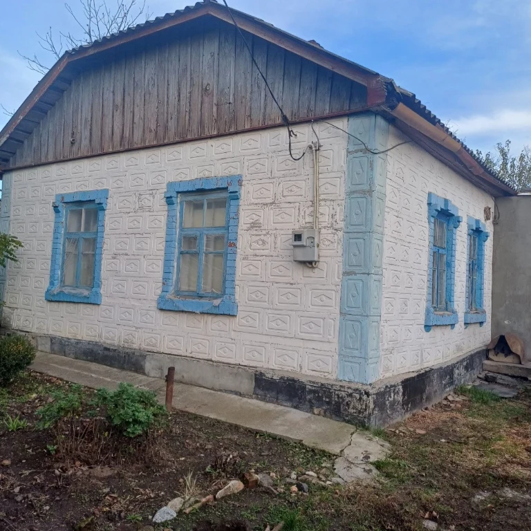 Продам будинок на великій ділянці 10 соток,район колледжу