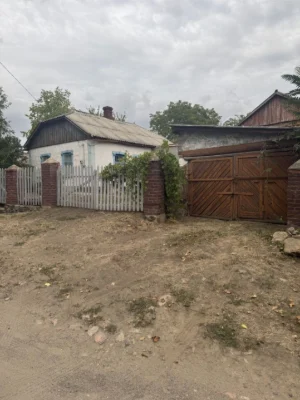 Продам будинок на великій ділянці 10 соток,район колледжу