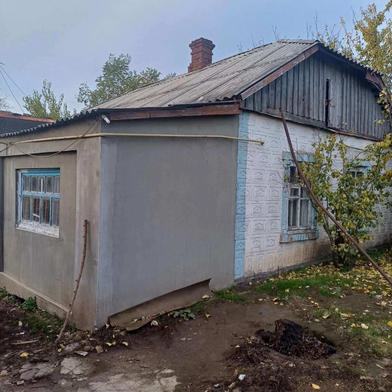 Продам будинок на великій ділянці 10 соток,район колледжу