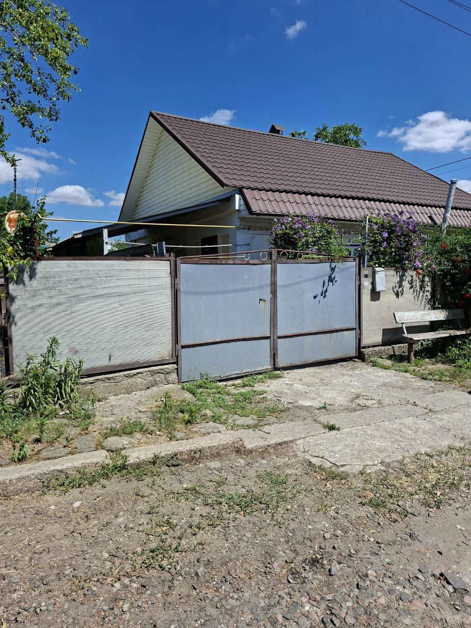 Продам будинок в районі 1 лікарні.