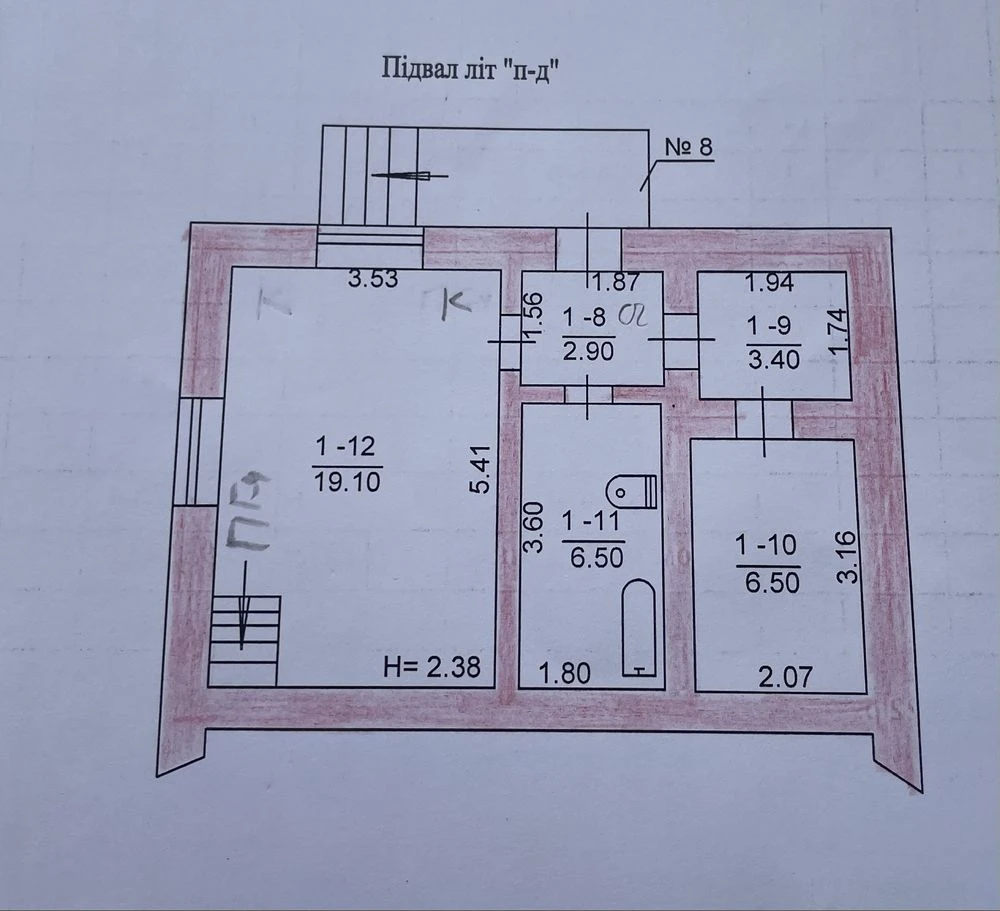 Двоповерховий будинок на скалі