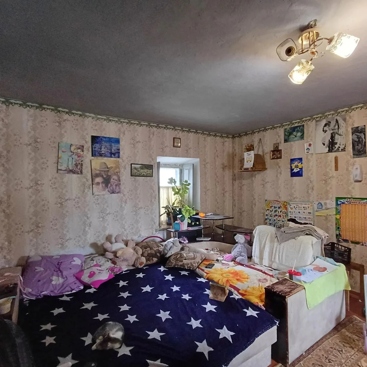 Продається, або здається в оренду півбудинку(більша частина)