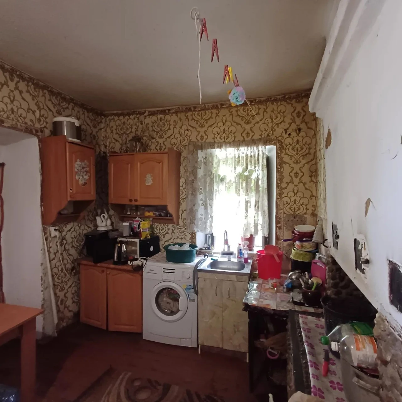 Продається, або здається в оренду півбудинку(більша частина)