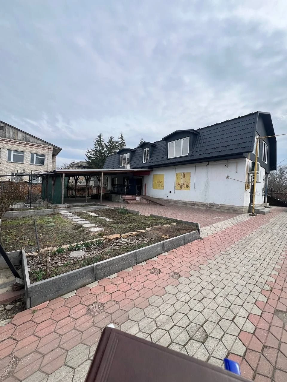 Продається великий двоповерховий будинок у районі 16 школи