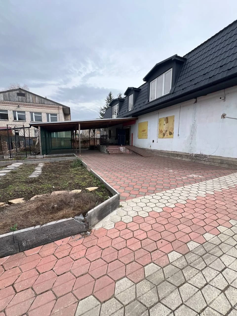 Продається великий двоповерховий будинок у районі 16 школи