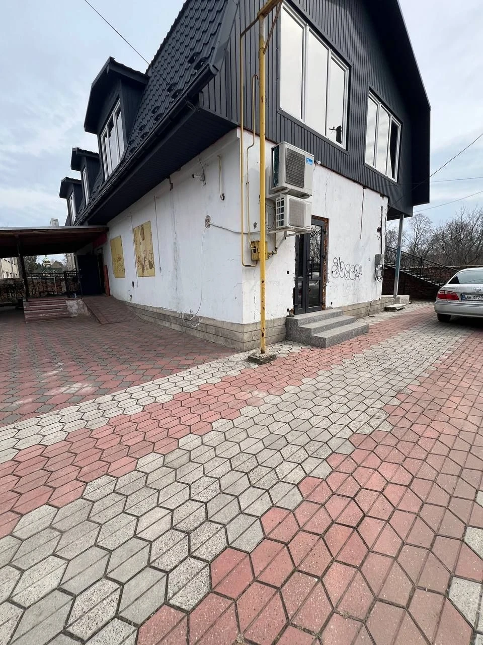 Продається великий двоповерховий будинок у районі 16 школи