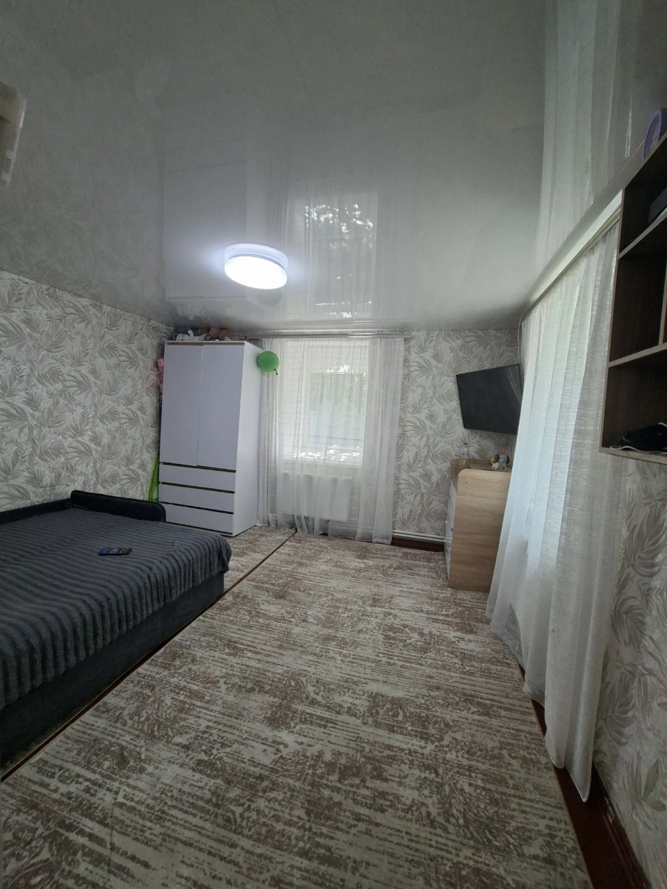 Продам будинок.Локація - район вул.Будівельна, в 5 хв ходьби