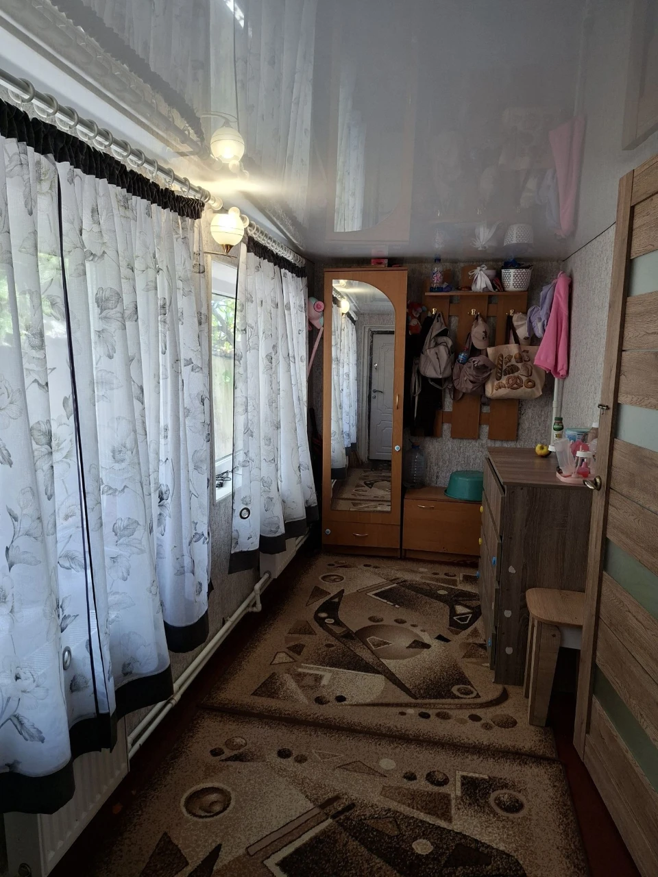 Продам будинок.Локація - район вул.Будівельна, в 5 хв ходьби